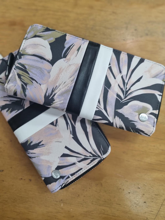 Billabong Zip Around Bi Fold Wallet Black Floral