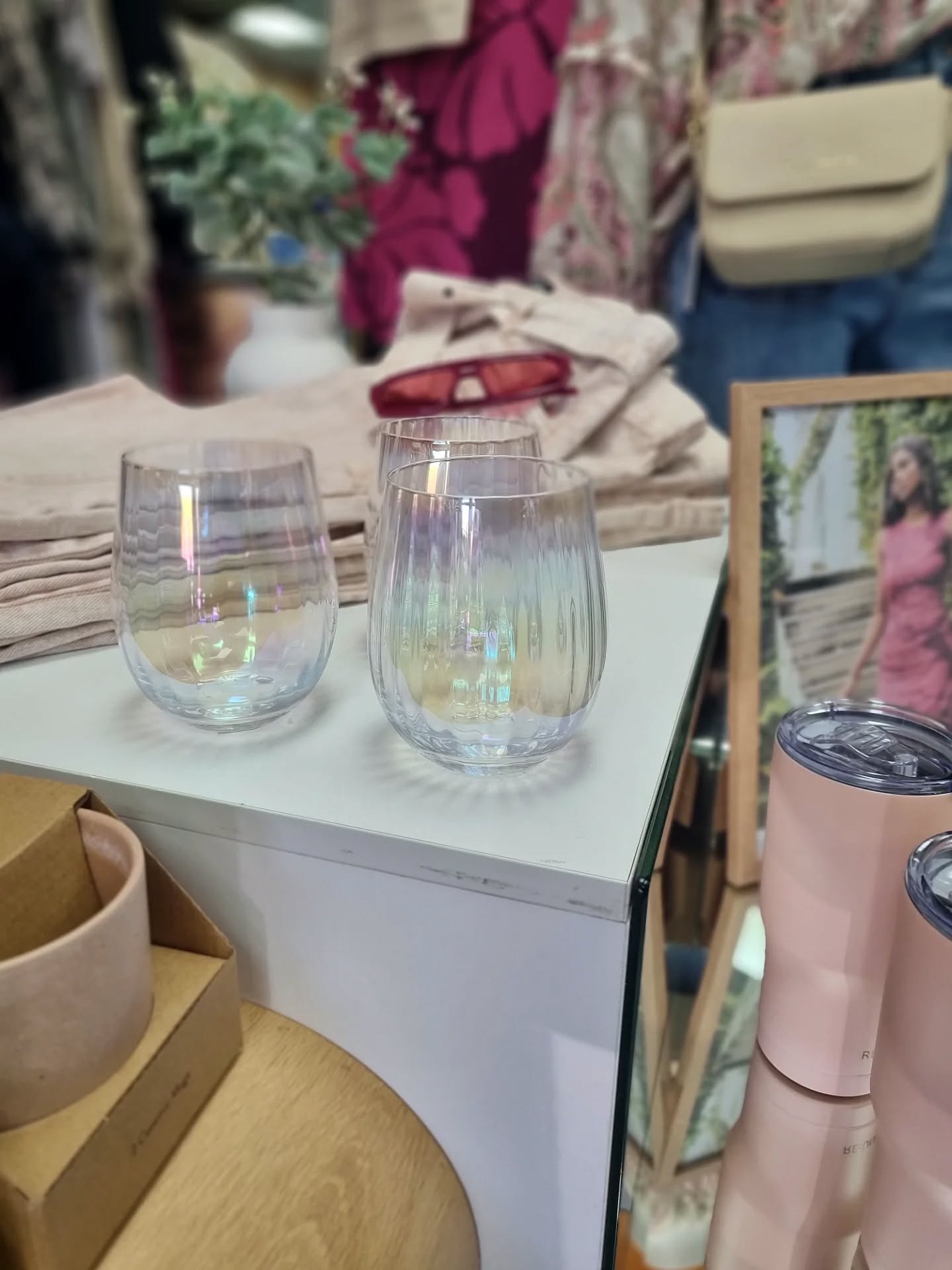 WILLOW+MAE Iridescent Ripple Stemless Wine Glass