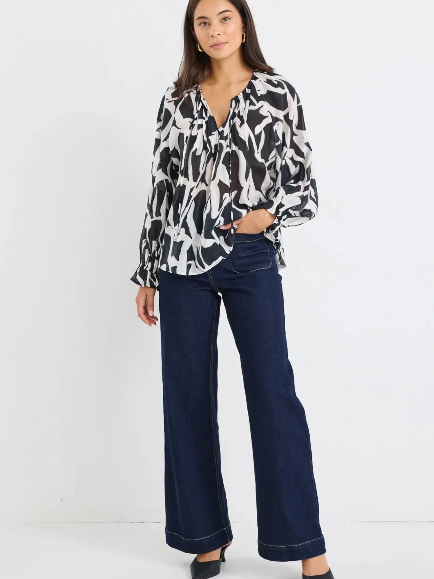 AMONG THE BRAVE Refine Top Black/Cream Squiggle Print