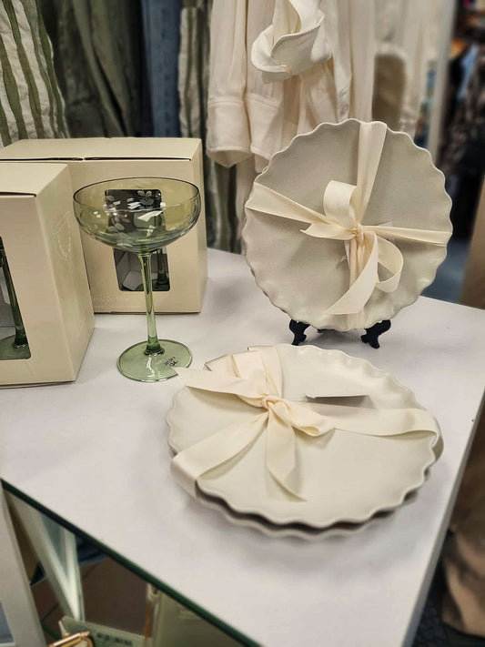 WILLOW+MAE Wavey Edge White Set of 2 Plates