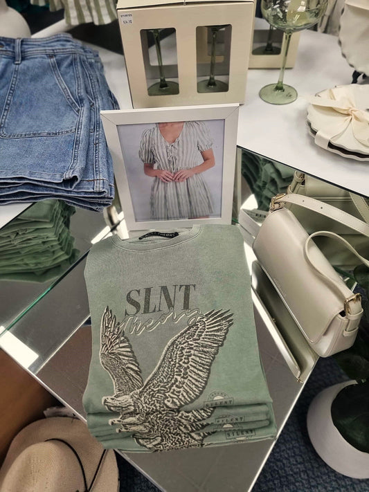 SILENT THEORY Handdrawn Tee Sage Green