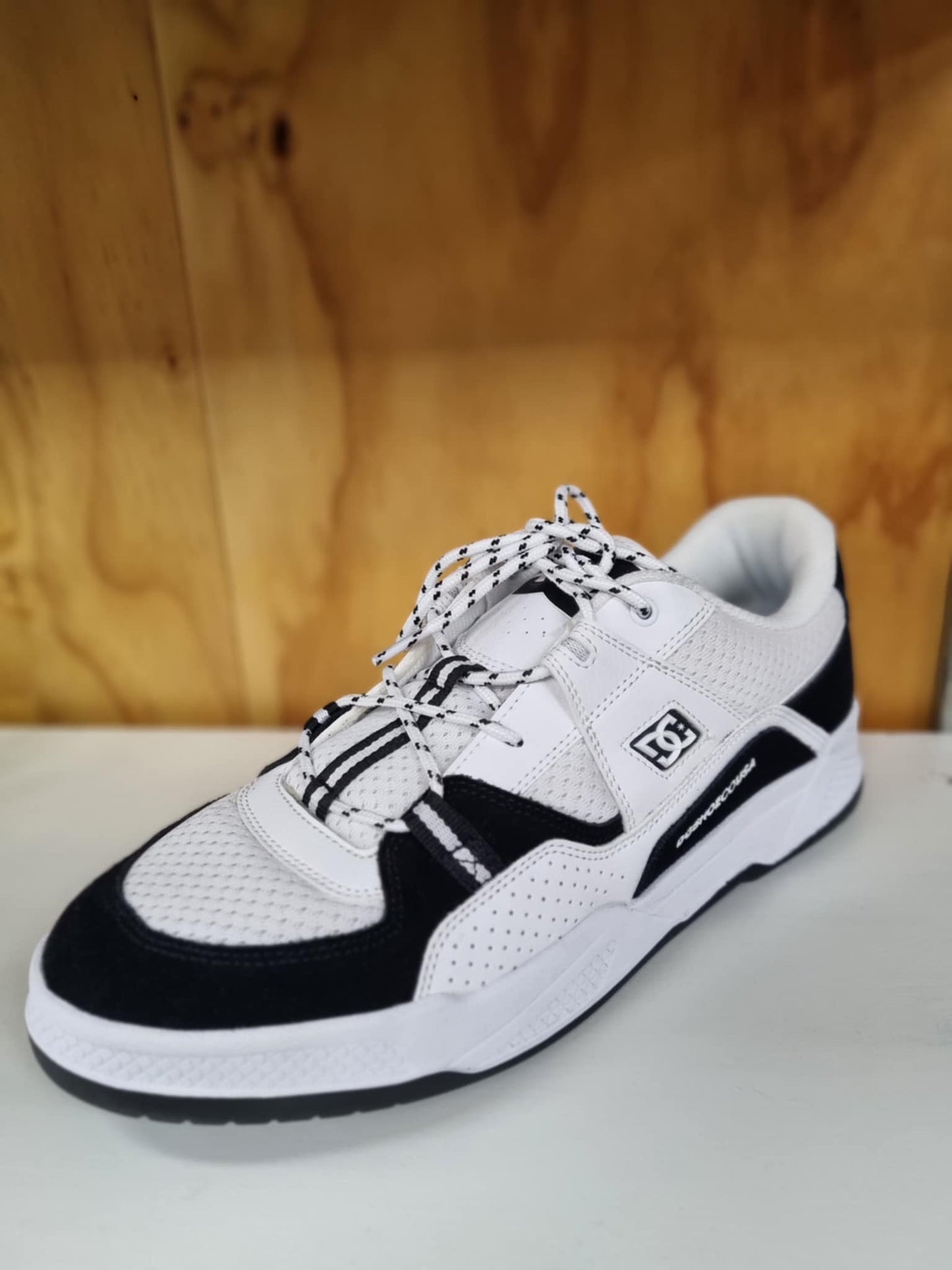 DC SHOES Construct Black White Sneaker Shoe