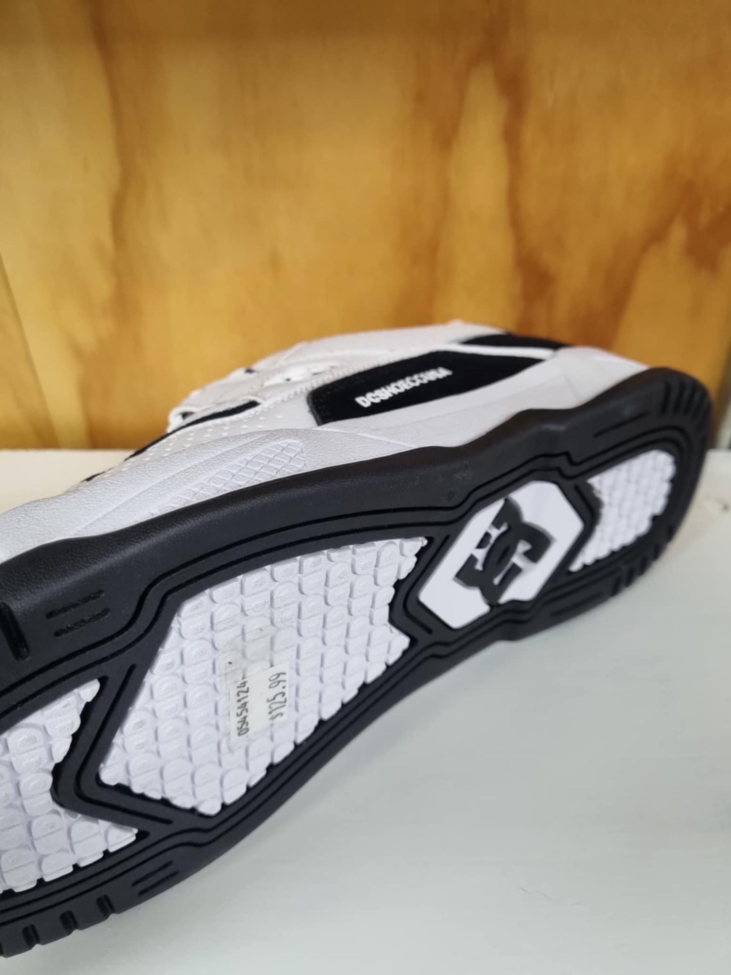 DC SHOES Construct Black White Sneaker Shoe