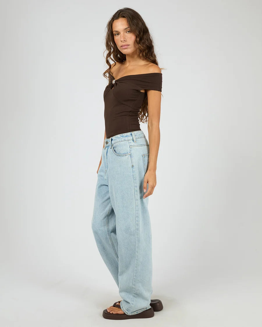 SILENT THEORY Atlas Off Shoulder Top Chocolate