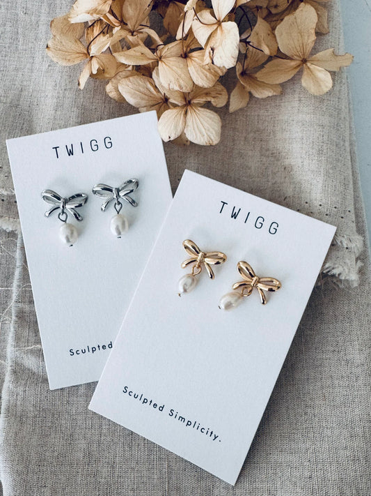 TWIGG JEWELLERY Bow Pearl Studs