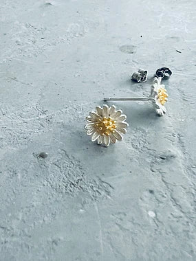 TWIGG JEWELLERY Daisy Stud Earrings