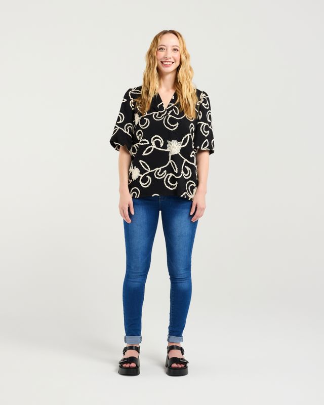 ZAFINA Top Black Floral Stitch