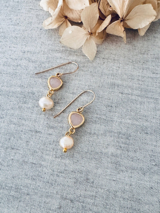 TWIGG JEWELLERY Lila Pearl Blush Earrings