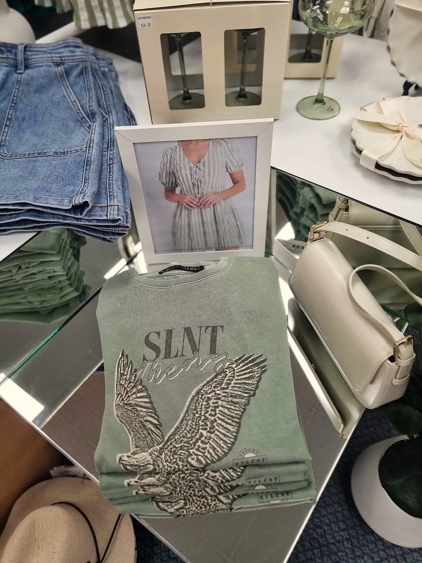 SILENT THEORY Handdrawn Tee Sage Green