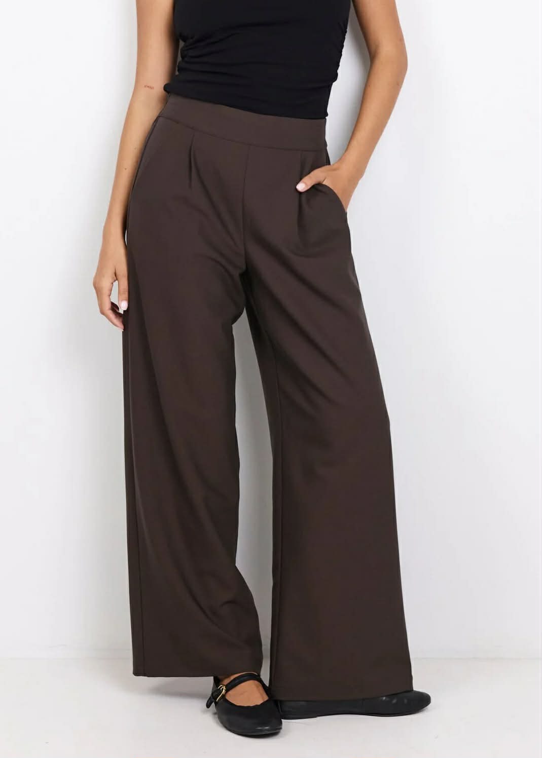 AMONG THE BRAVE Instinctive PETITE LENGTH Wide Elastic Pant Chocolate
