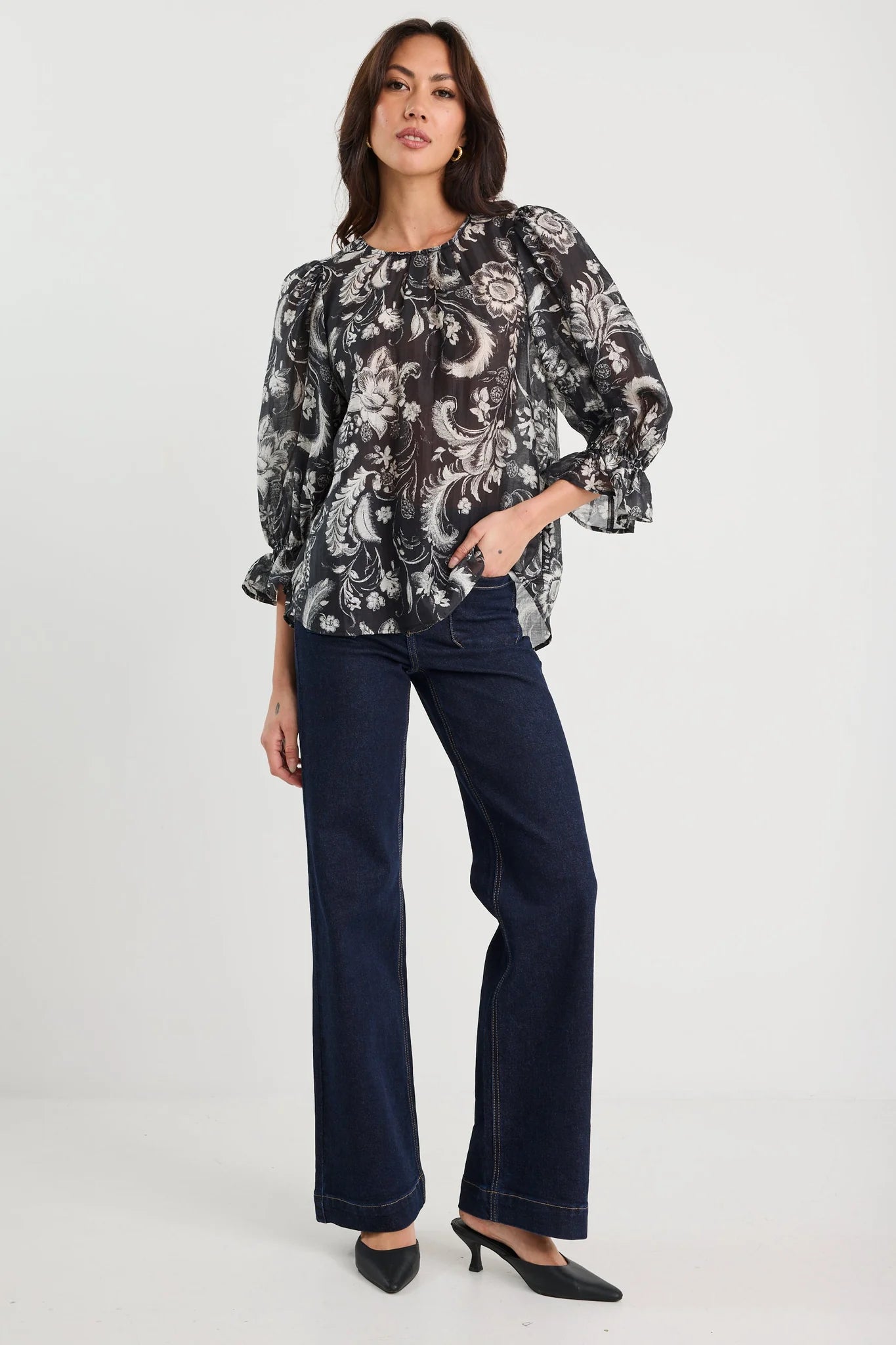 IVY+JACK Briefly Scrolling Foliage Frill Sleeve Crew Neck Top Black