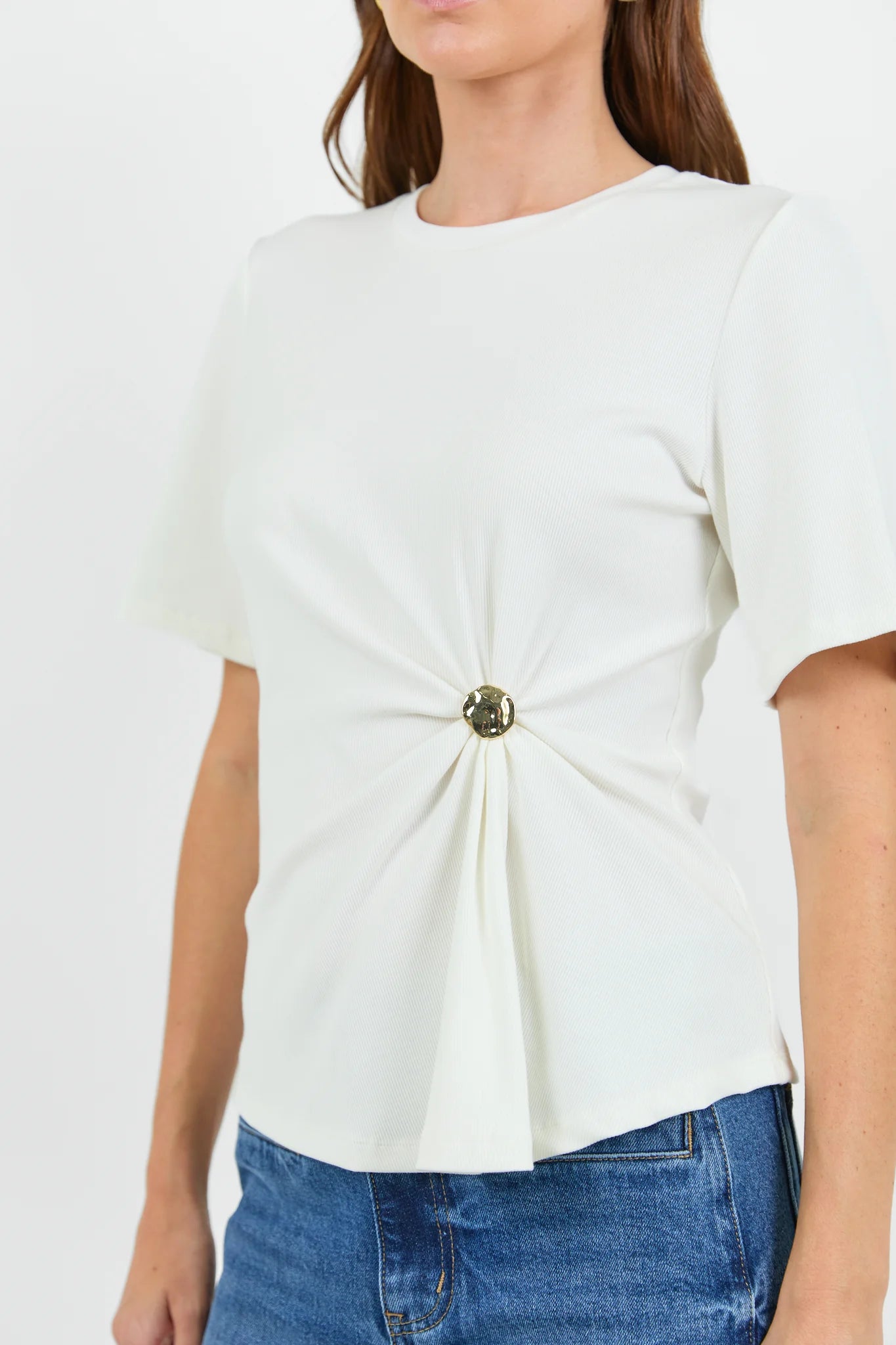 STORIES BE TOLD Helm White Waist Buckle Short Sleeve Tee