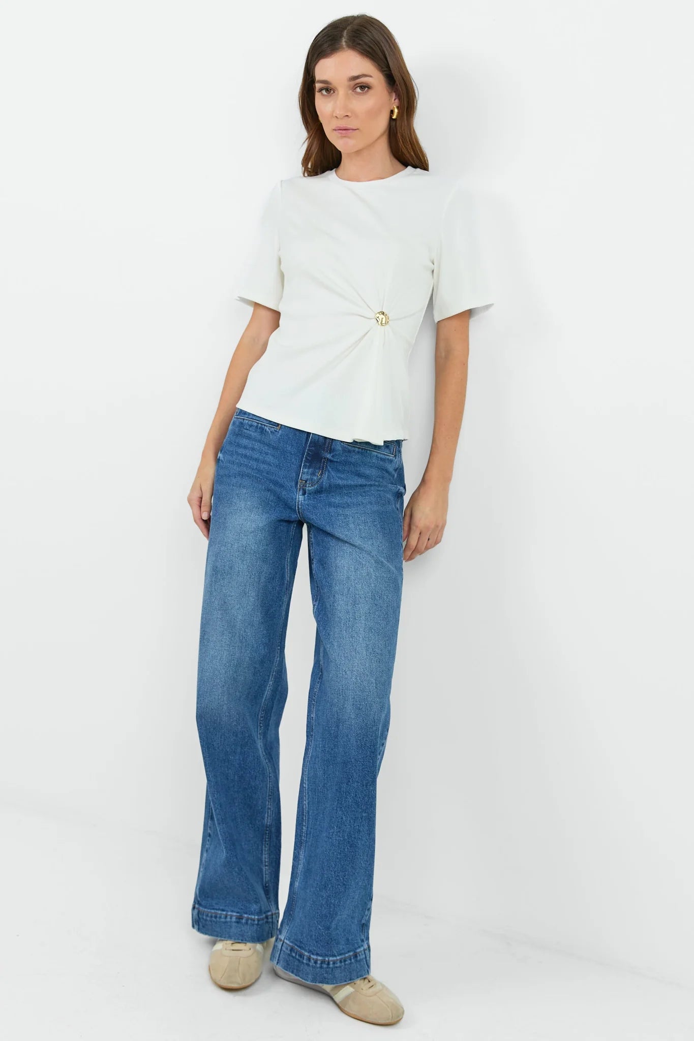 STORIES BE TOLD Helm White Waist Buckle Short Sleeve Tee