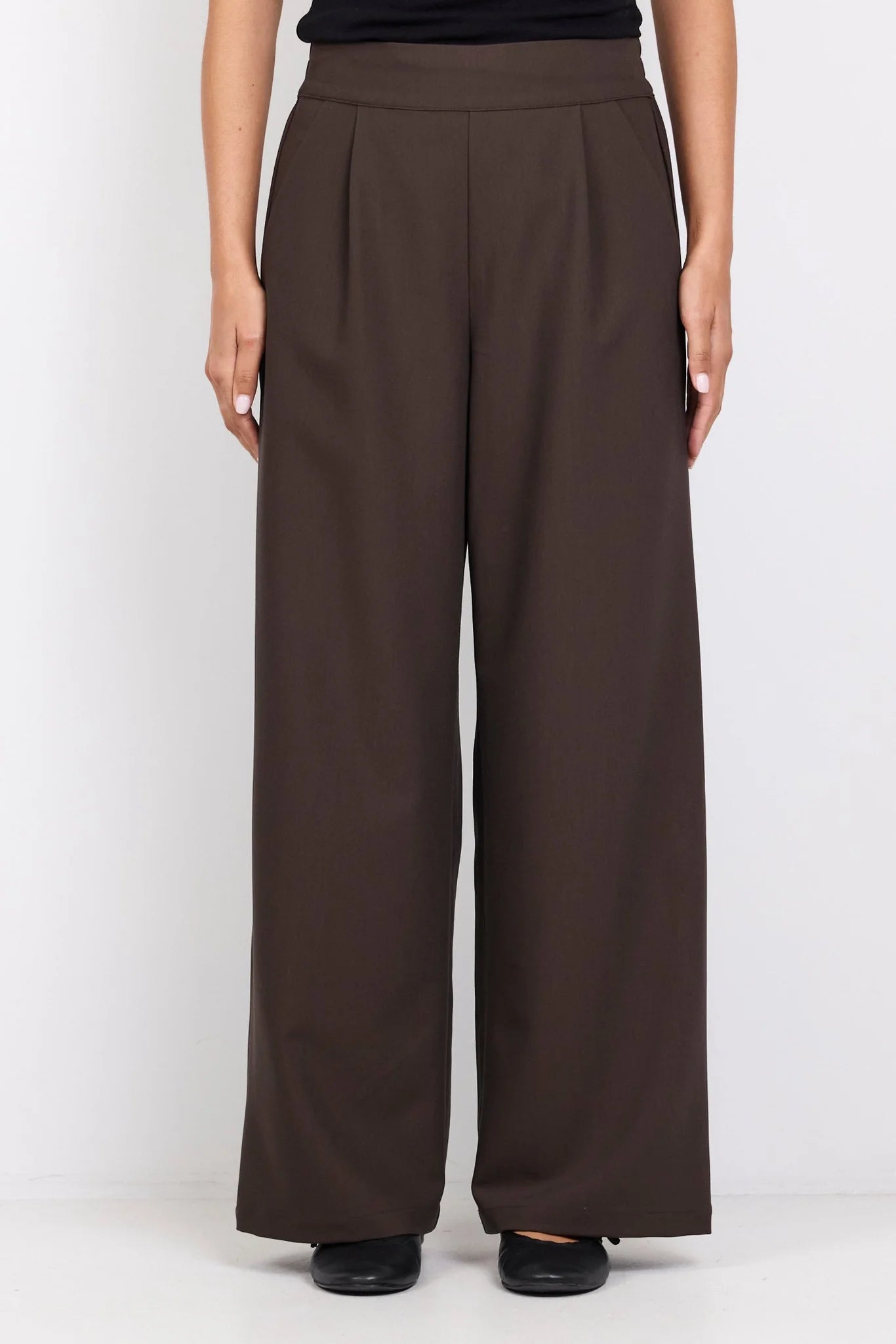 AMONG THE BRAVE Instinctive PETITE LENGTH Wide Elastic Pant Chocolate