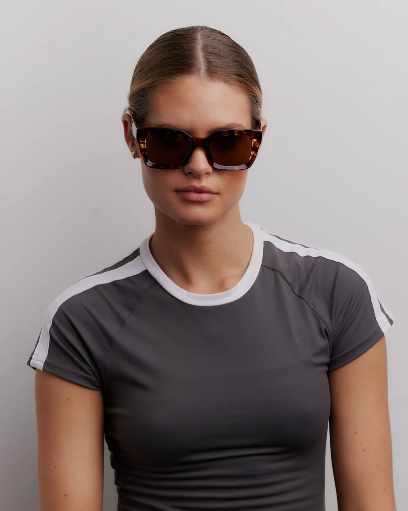 REALITY EYEWEAR Onassis Honey Turtle Sunglass