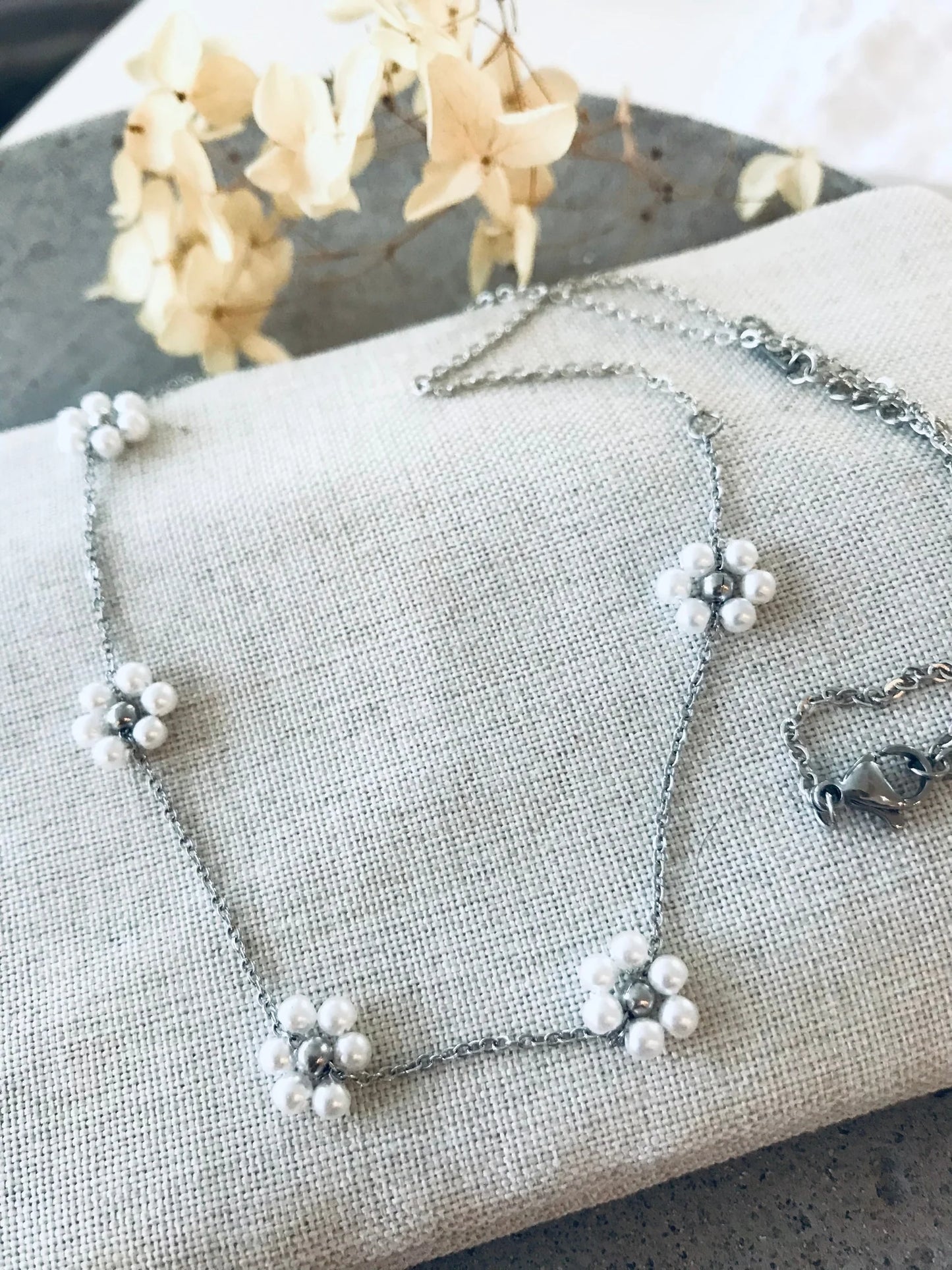 TWIGG JEWELLERY Petite Daisy Necklace Silver