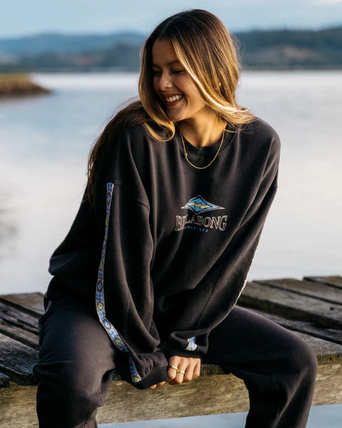 BILLABONG Swipe Right Kendall Crew Neck Sweatshirt Washed Black