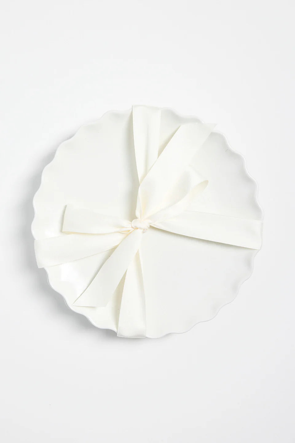 WILLOW+MAE Wavey Edge White Set of 2 Plates