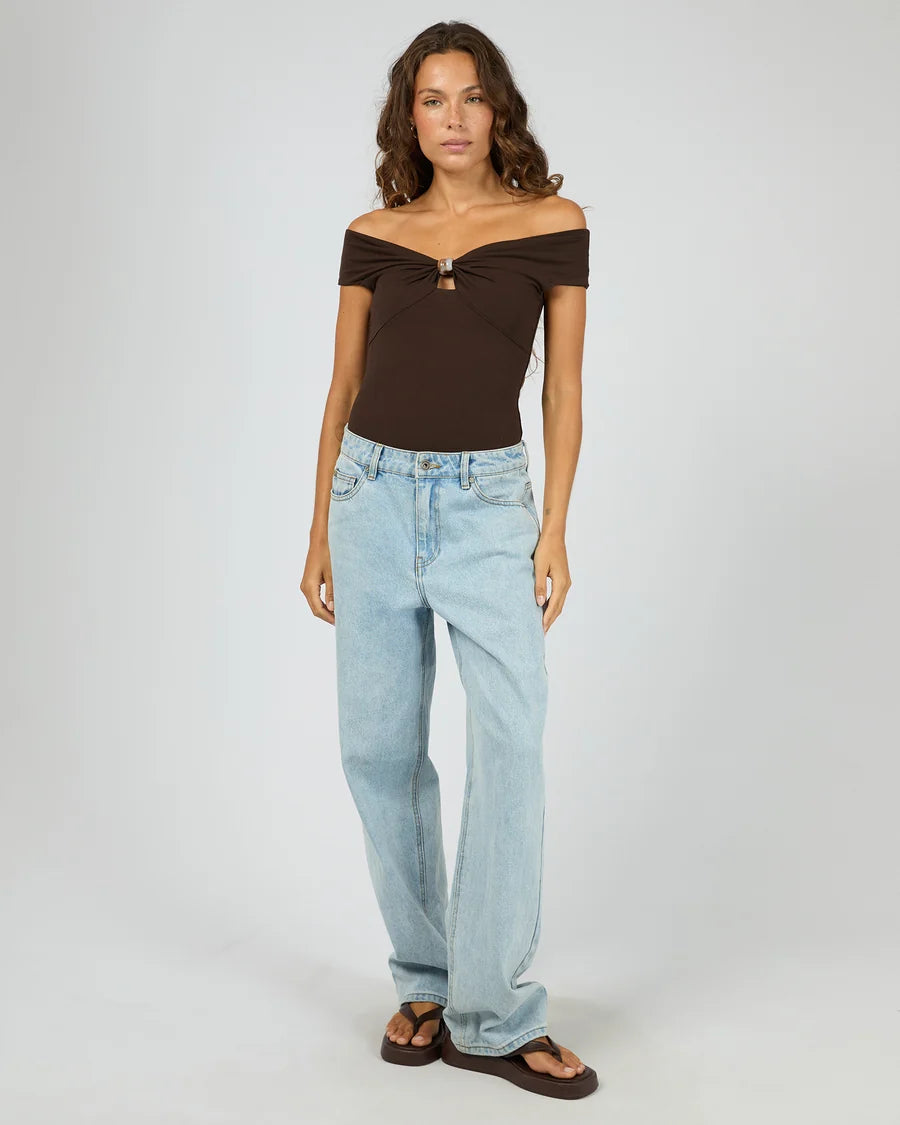 SILENT THEORY Atlas Off Shoulder Top Chocolate
