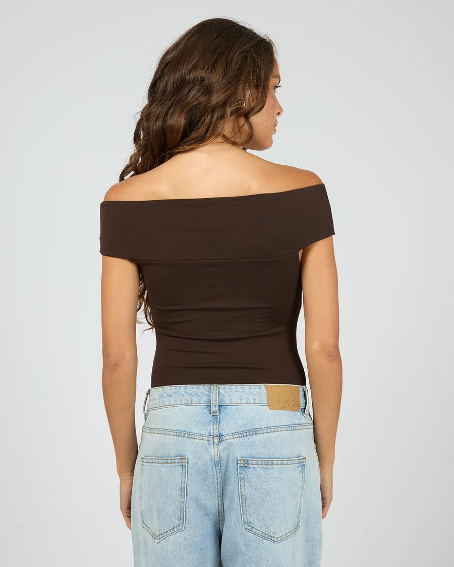 SILENT THEORY Atlas Off Shoulder Top Chocolate