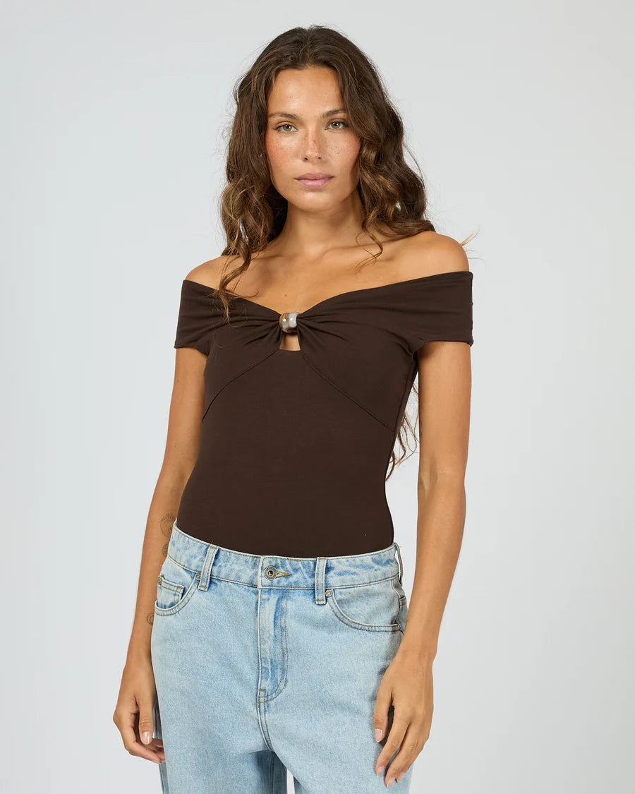SILENT THEORY Atlas Off Shoulder Top Chocolate