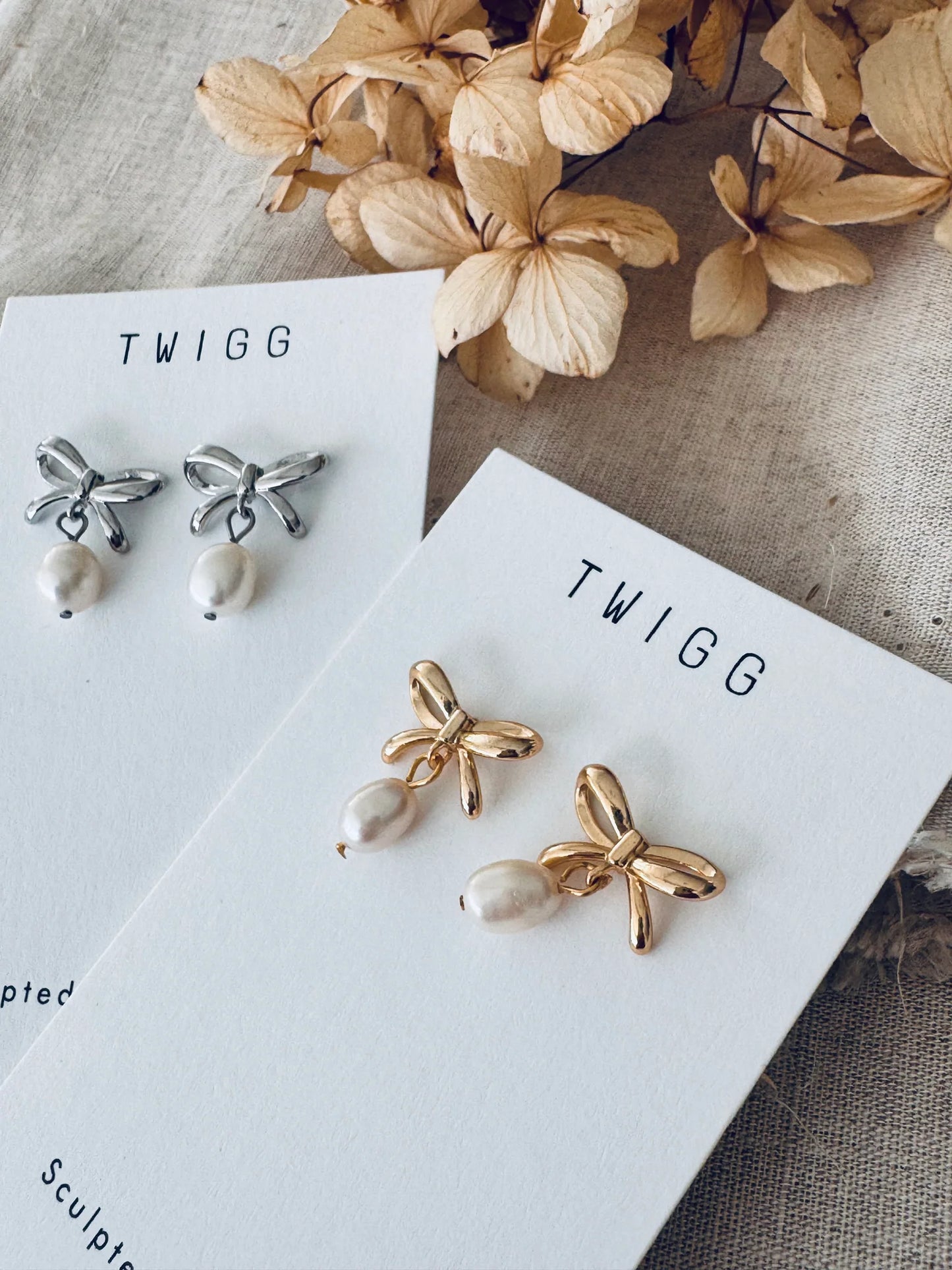 TWIGG JEWELLERY Bow Pearl Studs