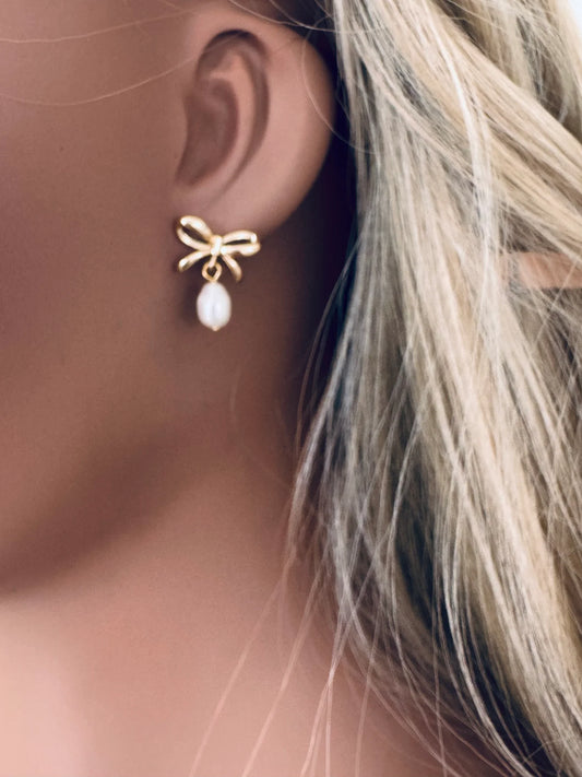 TWIGG JEWELLERY Bow Pearl Studs