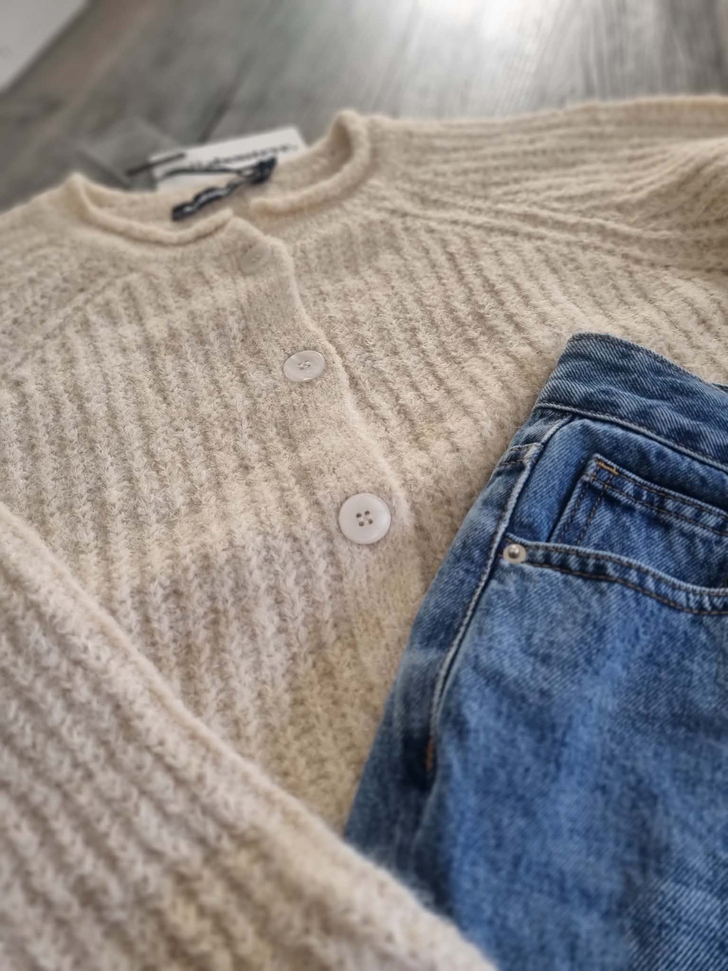 ALL ABOUT EVE Devon Cardigan Cream