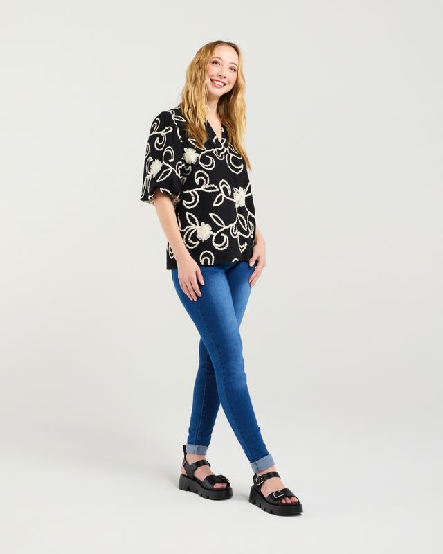 ZAFINA Top Black Floral Stitch