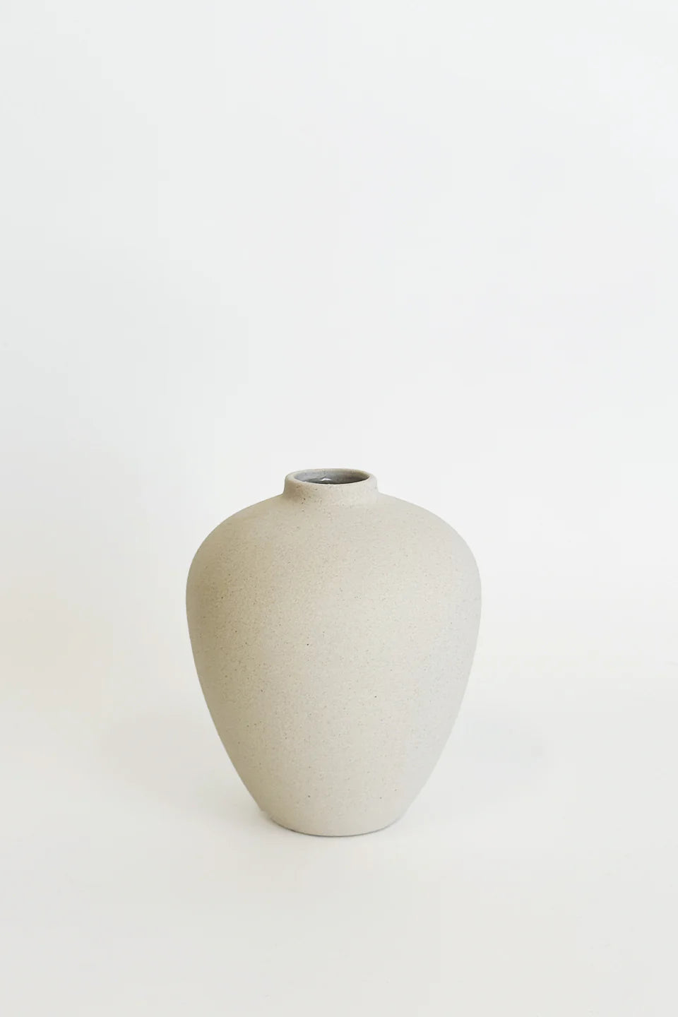 HAYZ HOMEWARES Ivory Textured Ceramic Orb Shape Flower Vase 16cm