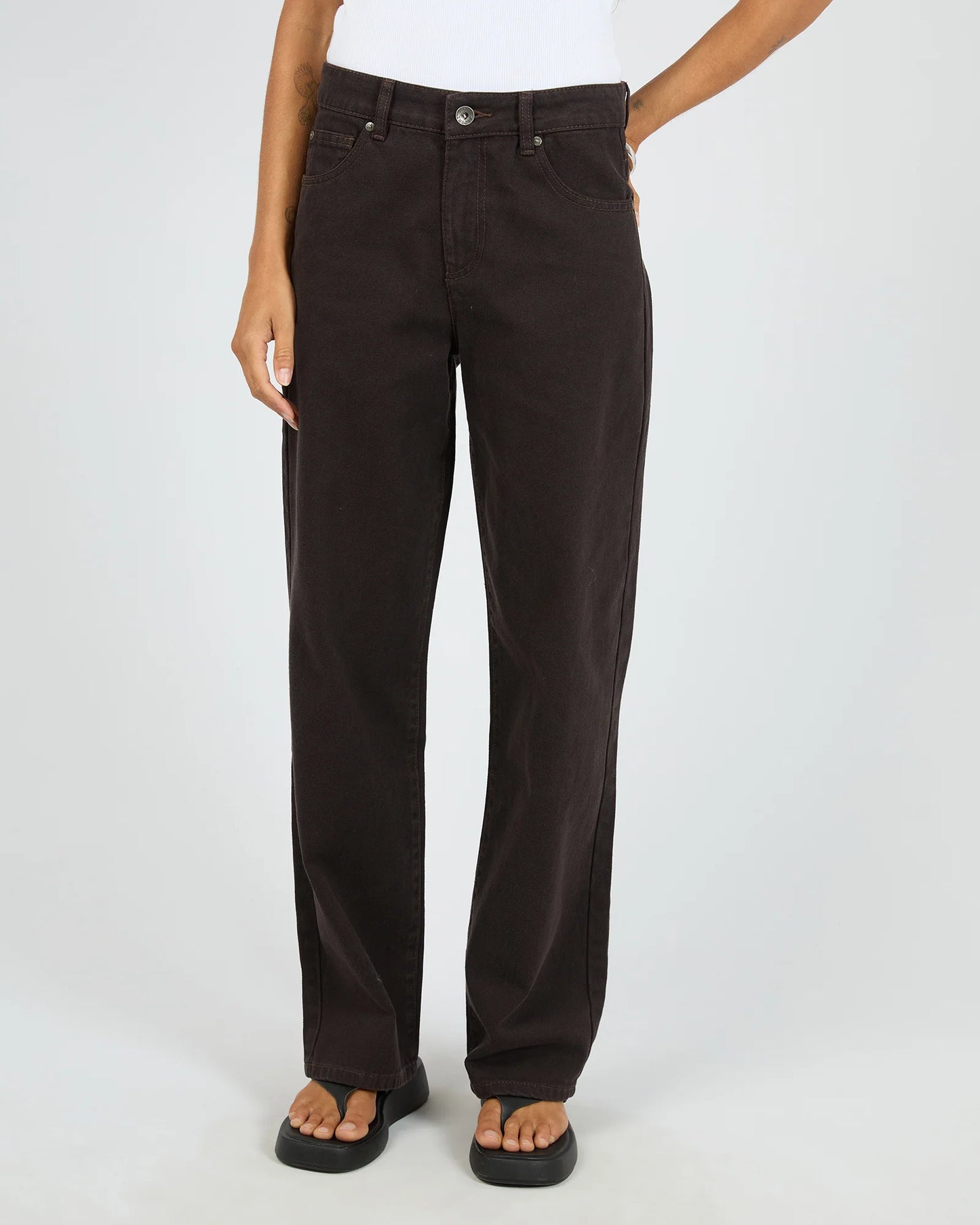 SILENT THEORY Jade Baggy Jean Chocolate