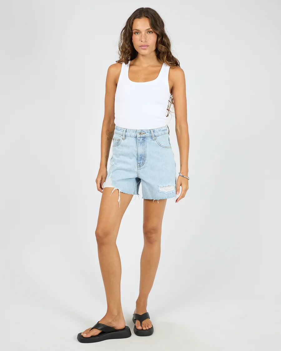SILENT THEORY Kyia Short Destroyed Light Blue Denim