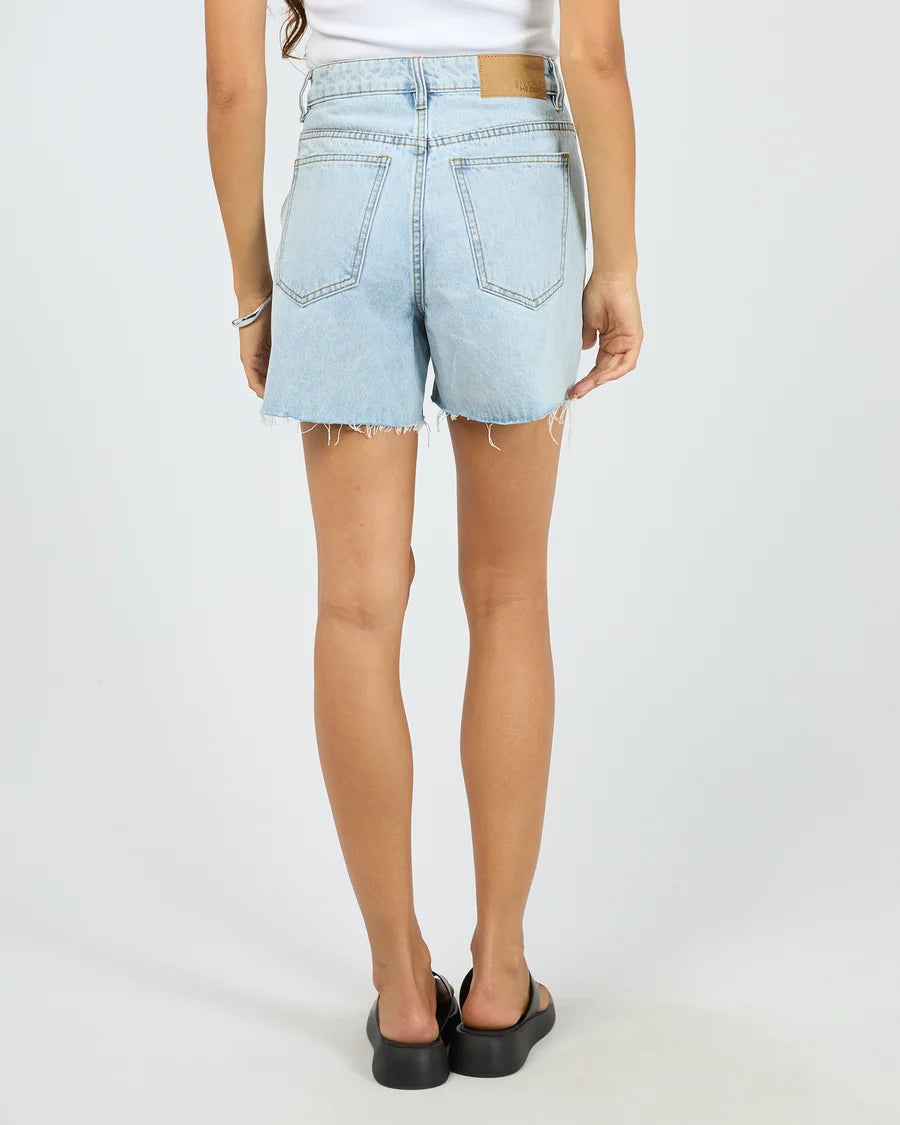SILENT THEORY Kyia Short Destroyed Light Blue Denim
