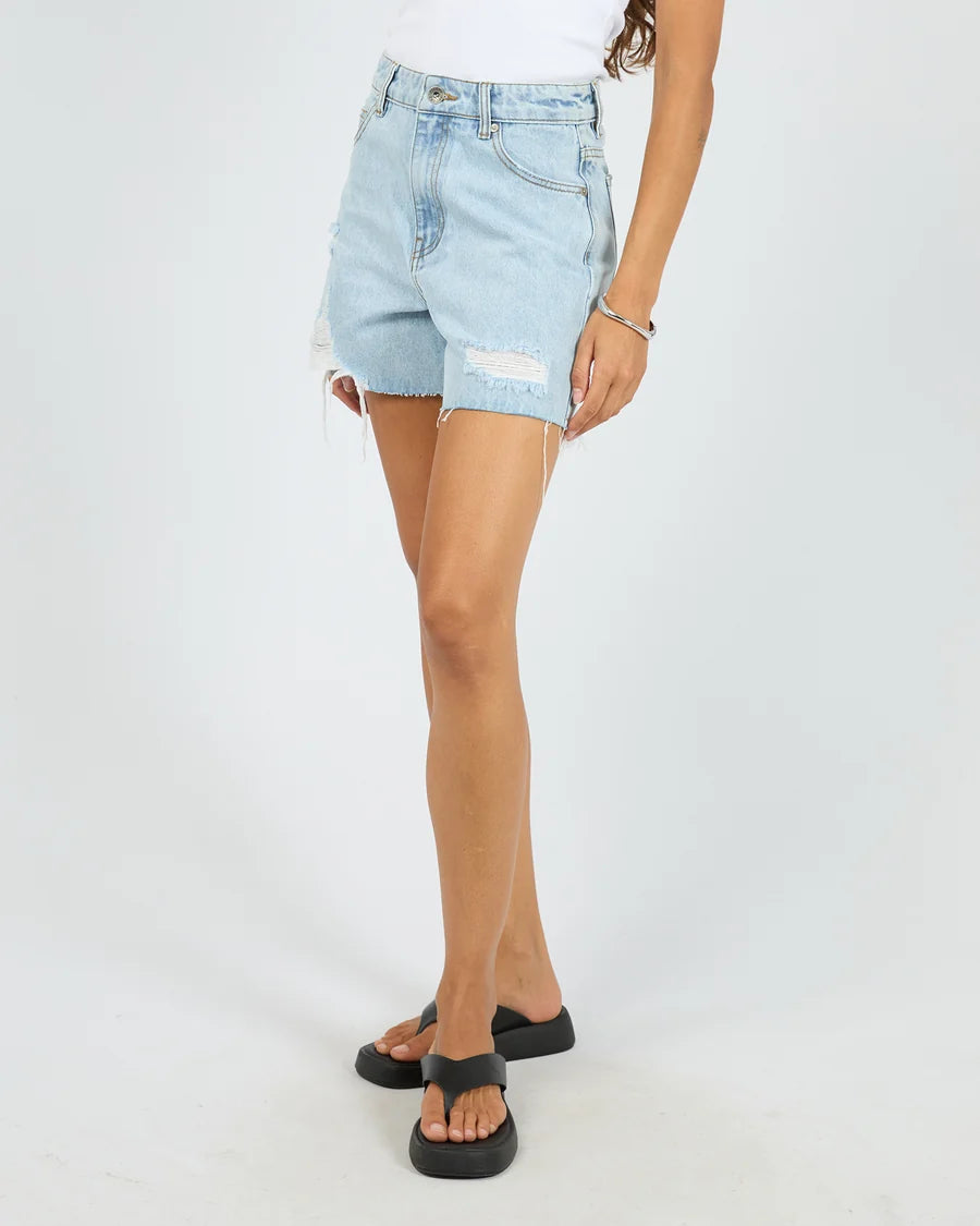 SILENT THEORY Kyia Short Destroyed Light Blue Denim