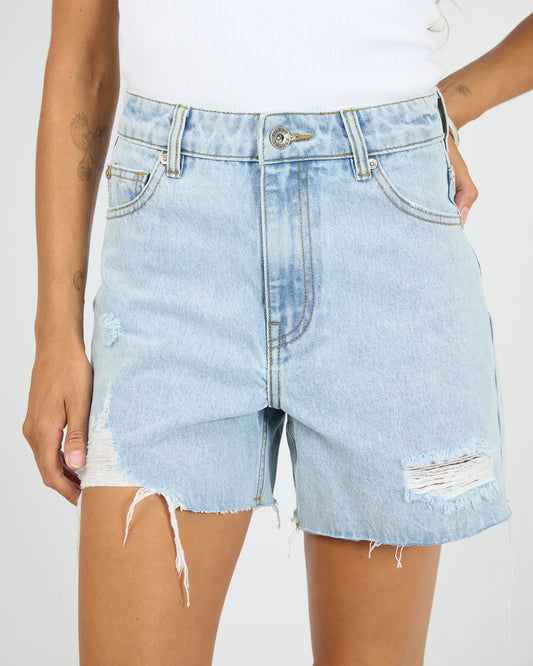 SILENT THEORY Kyia Short Destroyed Light Blue Denim