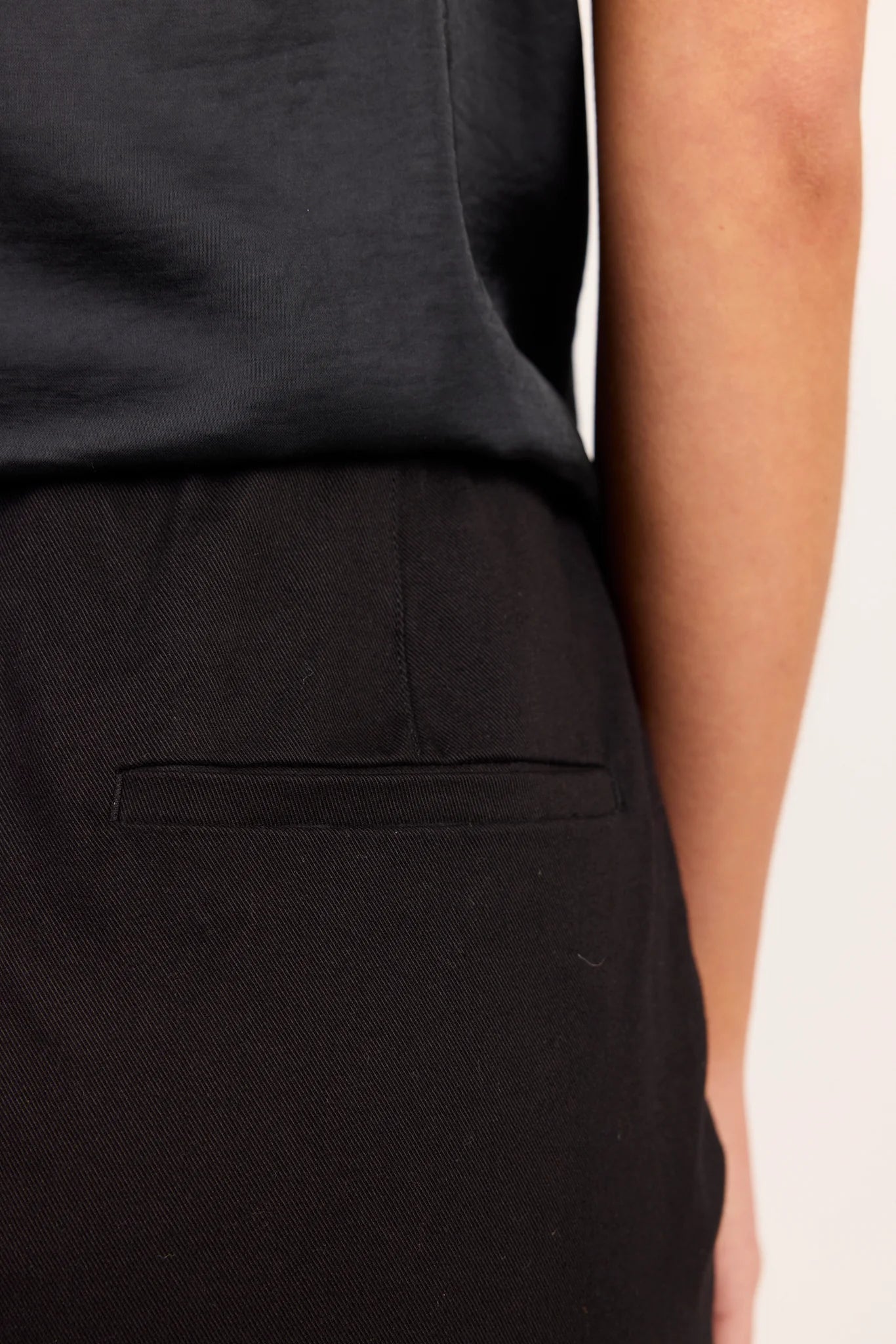 AMONG THE BRAVE Reckon Stretchy Capri Pant Black