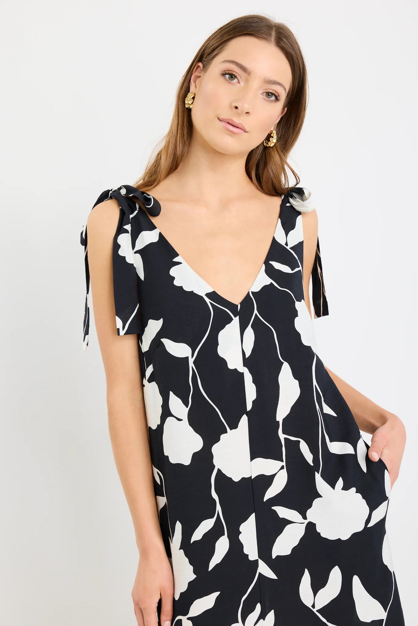 STORIES BE TOLD Spontaneous Black and White Flora Tie Shoulder Relaxed Dress