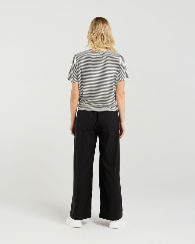 ET ALIA Twist Tee Monochrome